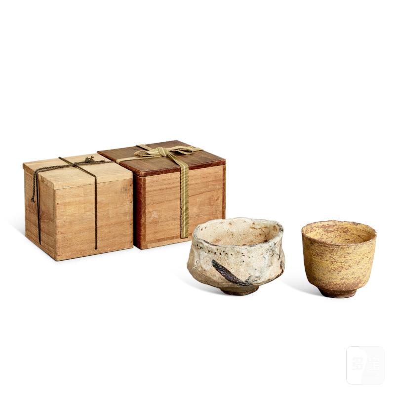 A Korean tea bowl, Joseon dynasty, and a Japanese tea bowl, Azuchi–Momoyama - Edo period | 韓國 朝鮮王朝 黃伊羅保茶盌 及 日本 安土桃山至江戶時代 鐵繪竹紋志野茶盌 - 图1